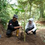 Program Penanaman Pohon dan Restorasi Mata Air yang digelar BCA di Ngantang, Kabupaten Malang, menjadi bagian dari komitmen perusahaan dalam memperkuat ketahanan lingkungan dan ekonomi masyarakat.
