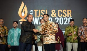 Perwakilan Petrokimia Gresik menerima penghargaan Gold Pilar Lingkungan pada ajang 6th TJSL & CSR Award 2026 yang diselenggarakan BUMN Track bersama BTA Academy di Jakarta 1